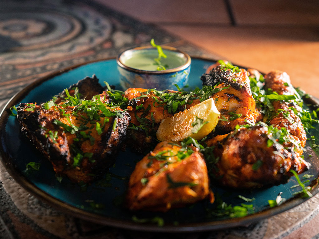 Assiette appétissante de viande grillée
