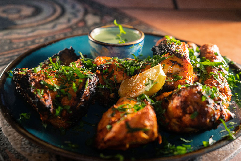 Assiette appétissante de viande grillée
